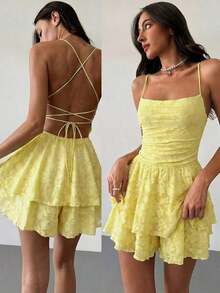 Mono de mujer con diseño de lazo en la espalda y volantes en el bajo - Amarillo claro - Ver 12
