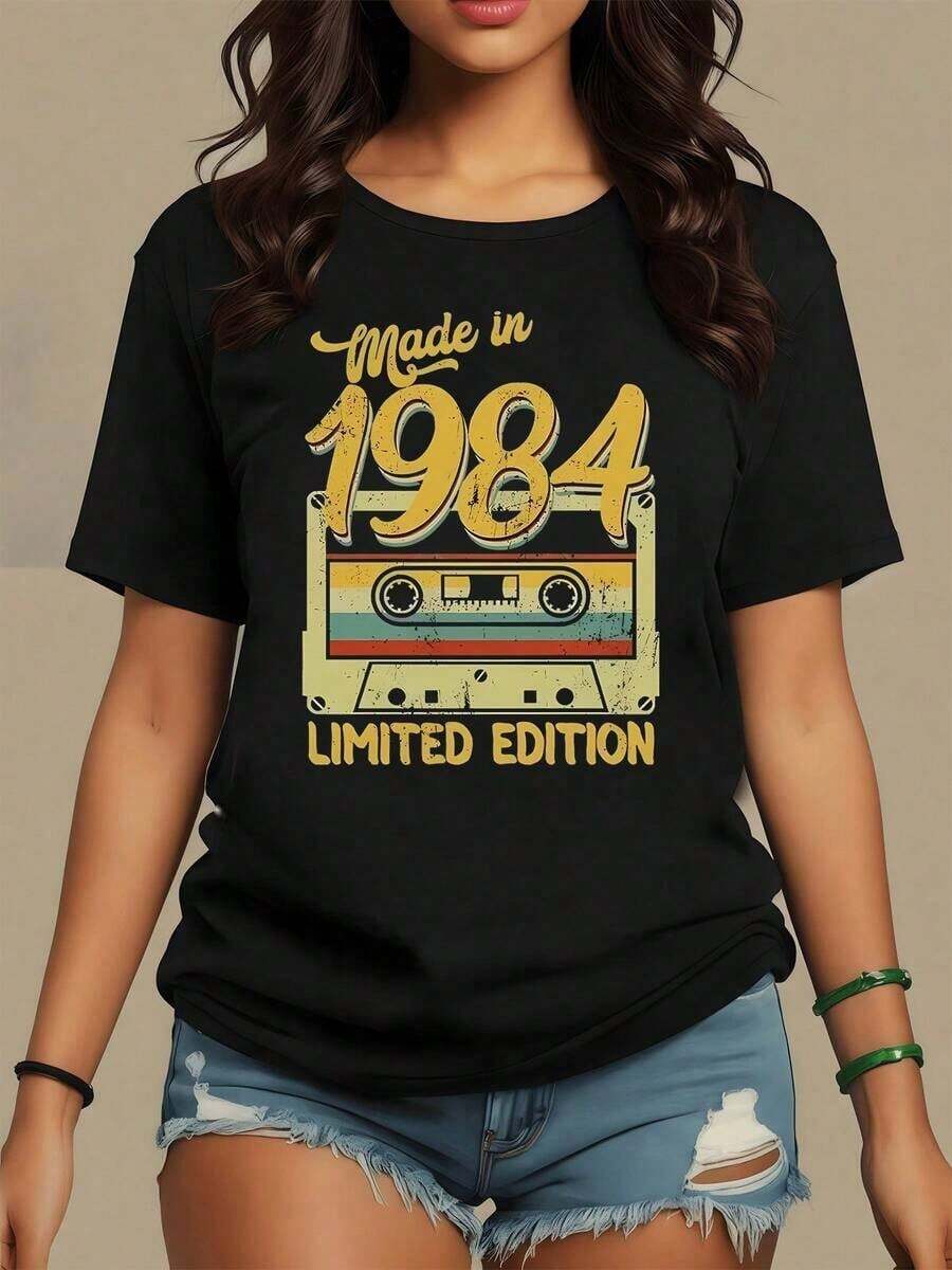 Retro Graphic Celebrating The Year 1984 With A Cassette Tape Symbolizing Musical Nostalgia And The Authenticity Of A Unique Generation. Women's T-Shirt, 100% Soft And Comfortable Cotton For Casual Wear, Maija Women. - 黑色 - 查看 1