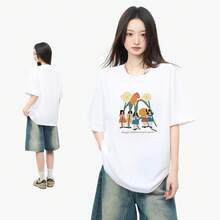 Unisex Peach-Colored T-Shirt With A Floral Print, Made Of Cotton With A Relaxed Fit, Ideal For Couples. A  Style Perfect For Summer, Very Versatile For Everyday Wear And Casual Outings. Looks Great With Jeans And Casual Pants, Creating A Fresh And Youthful Look That's Very Fashionable This Season. MVEK - 白色 - 查看 1
