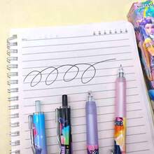 Bộ 6 bút bi gel chủ đề K-Pop và Anime, bút mực đen có thể thu gọn, ngòi 0.5mm, thích hợp sử dụng hàng ngày và dành cho người hâm mộ. - Nhiều màu - Xem 9