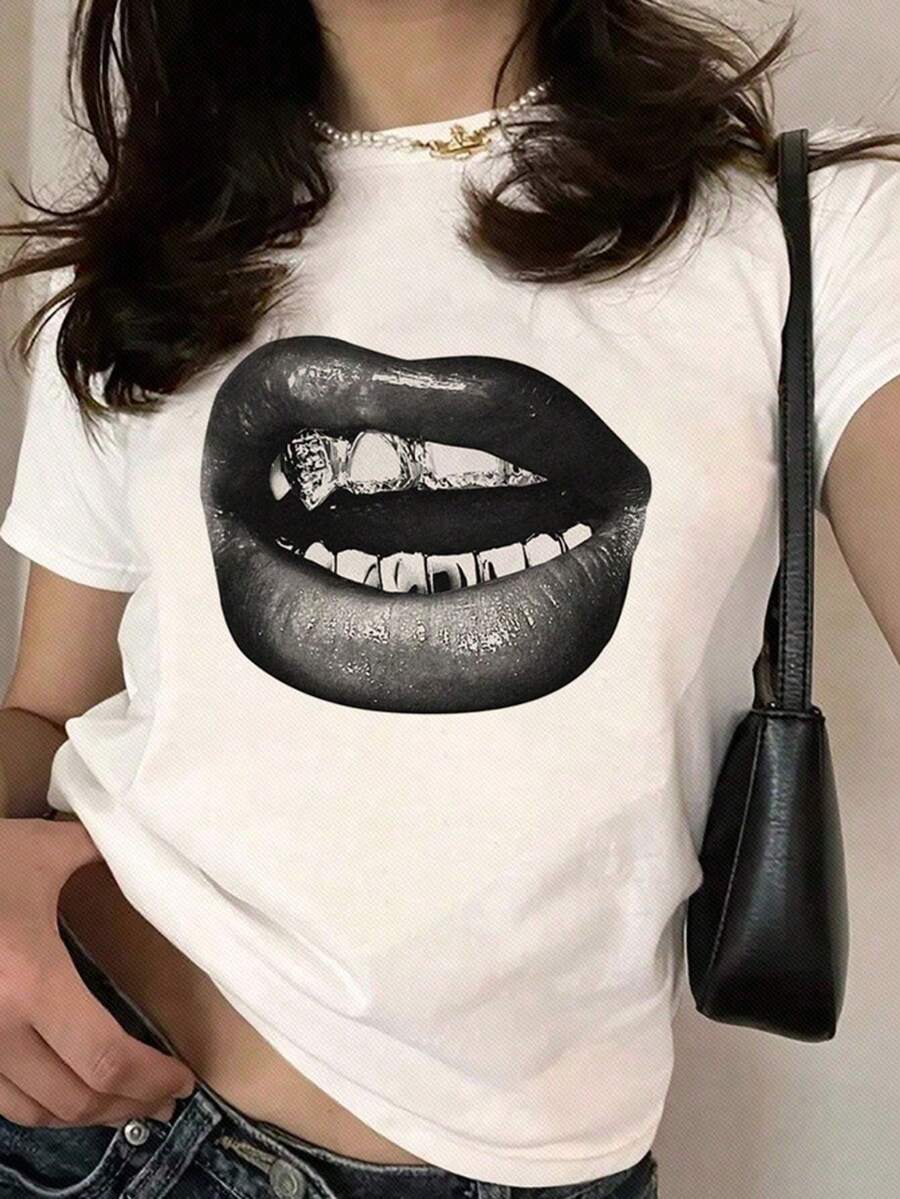 Camisetas De Calor Para MujerSHEIN Camiseta Casual De Mujer De Corte Ajustado Con PatróN De Labios Negros Y Cuello Redondo Blanco De Manga Corta, Adecuada Para El Verano - Blanco - Ver 1