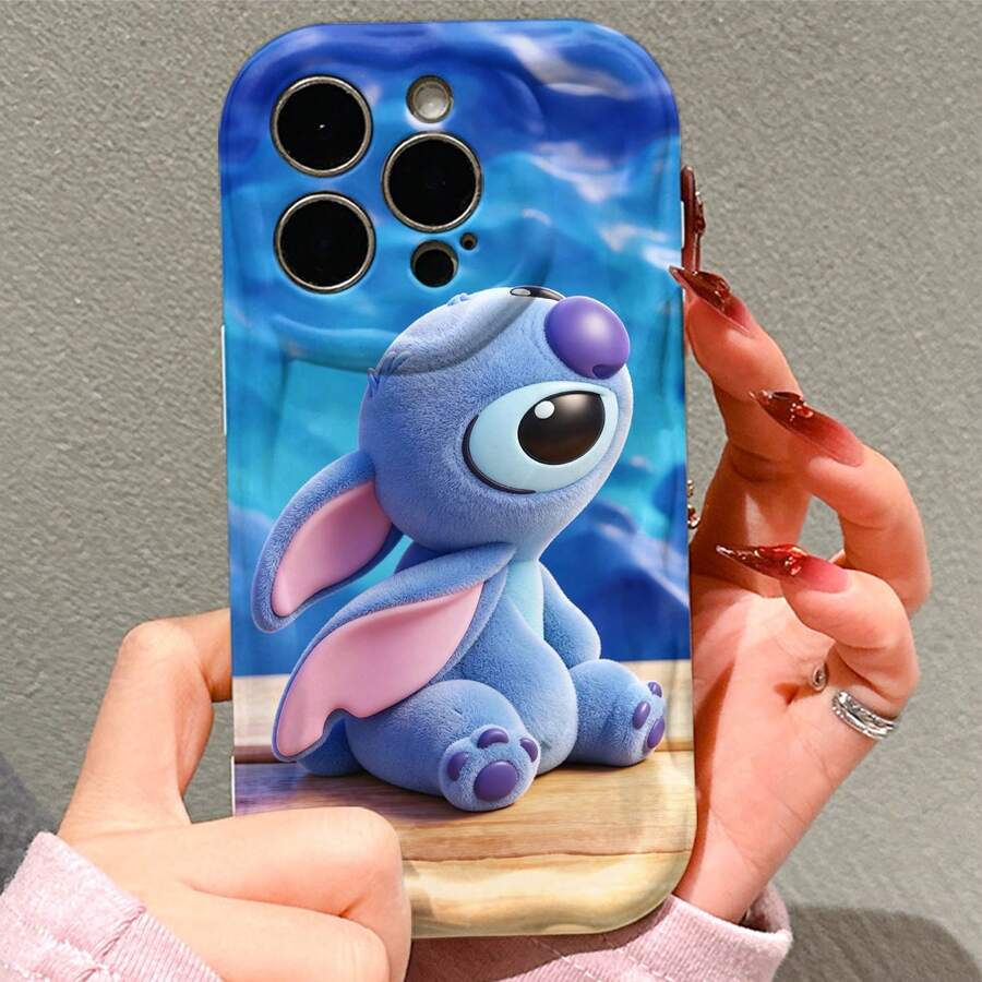 Disney Stitch Phone Case, Official Disney Lilo & Stitch Character Design, Cute Plush Stitch On Wooden Board By The Sea Protective Cover. Compatible With IPhone 17, 16, 15, 14, 13, 12, 11 Pro Series, Featuring A Side-Profile Stitch Sitting On Wood With Ocean Waves In The Background, Perfect For Disney Fans And Stitch Lovers To Showcase Their Favorite Character, Ideal For Birthdays, Holidays, Anniversaries, Graduation Gifts, Or Any Special Occasion To Surprise Family, Friends, Classmates, And Loved Ones. - 白色 - 查看 1