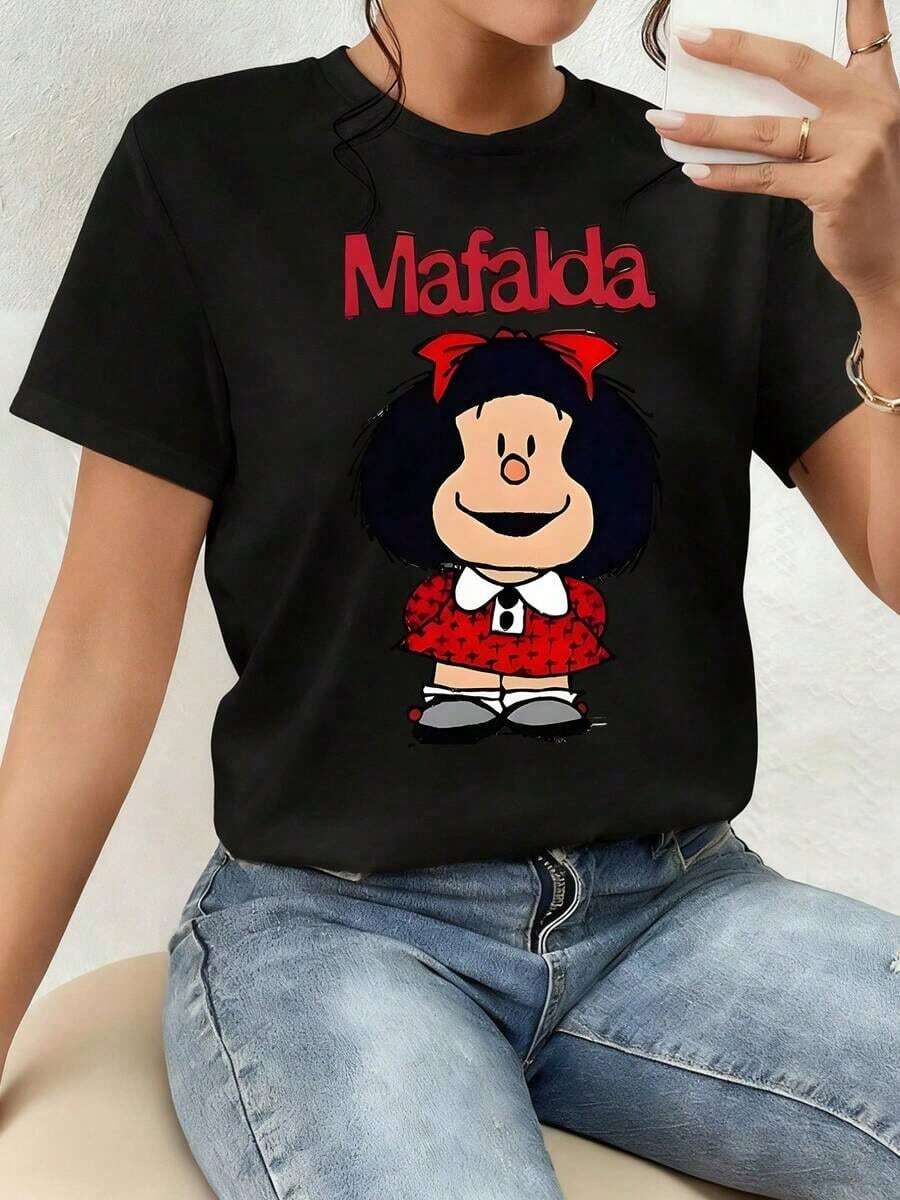 Women's% Cotton-shirtFigura de Mafalda con expresión alegre simboliza la inocencia la reflexión y la voz crítica ante el mundo con su lazo rojo y vestido transmite curiosidad y valentía Camiseta de mujer% algodón cómoda para uso diarioLightweight, breathable, summer best-seller - Negro - Ver 1