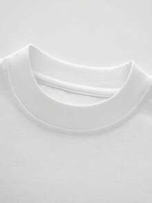 Camiseta de manga corta ajustada con un hombro, con estampado retro de coche y letras, estilo vintage casual, adecuada para el verano - Blanco - Ver 3