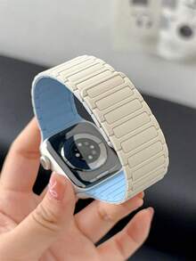1条男女通用硅胶磁吸表带，兼容苹果手表表带，适用于38mm、40mm、41mm、42mm、44mm、45mm、46mm、49mm系列 - Ultra/11/10/9/SE/8/7/6/5/4/3/2/1系列 - 彩色 - 查看 3
