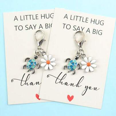 1pc/2pcs Blue & Silver Contrast Sea Turtle & Daisy Keychain, Summer Ocean Vibe, Fresh Marine Style, Comes With Pocket Hug Thank You Card, Portable Healing Pendant, Suitable For Birthday, Graduation, Teacher's Day, Coming Of Age, Back To School, Anniversary, Gift For Friends, Family, Teachers, Classmates, Fashionable Bag Charm, Delicate Small Gift, Beach Holiday Souvenir