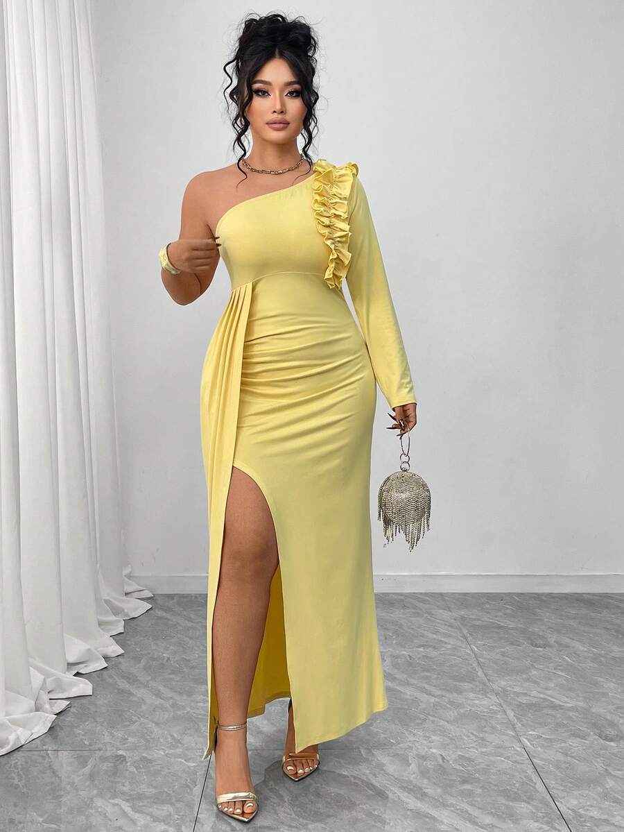 Vestido largo de fiesta amarillo, hombro al descubierto único, volantes y abertura alta - Amarillo - Ver 1