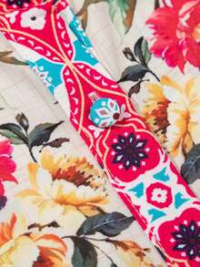 Vestido elegante con botones delanteros, mangas con volantes y estampado floral de rosas - Multicolor - Ver 8