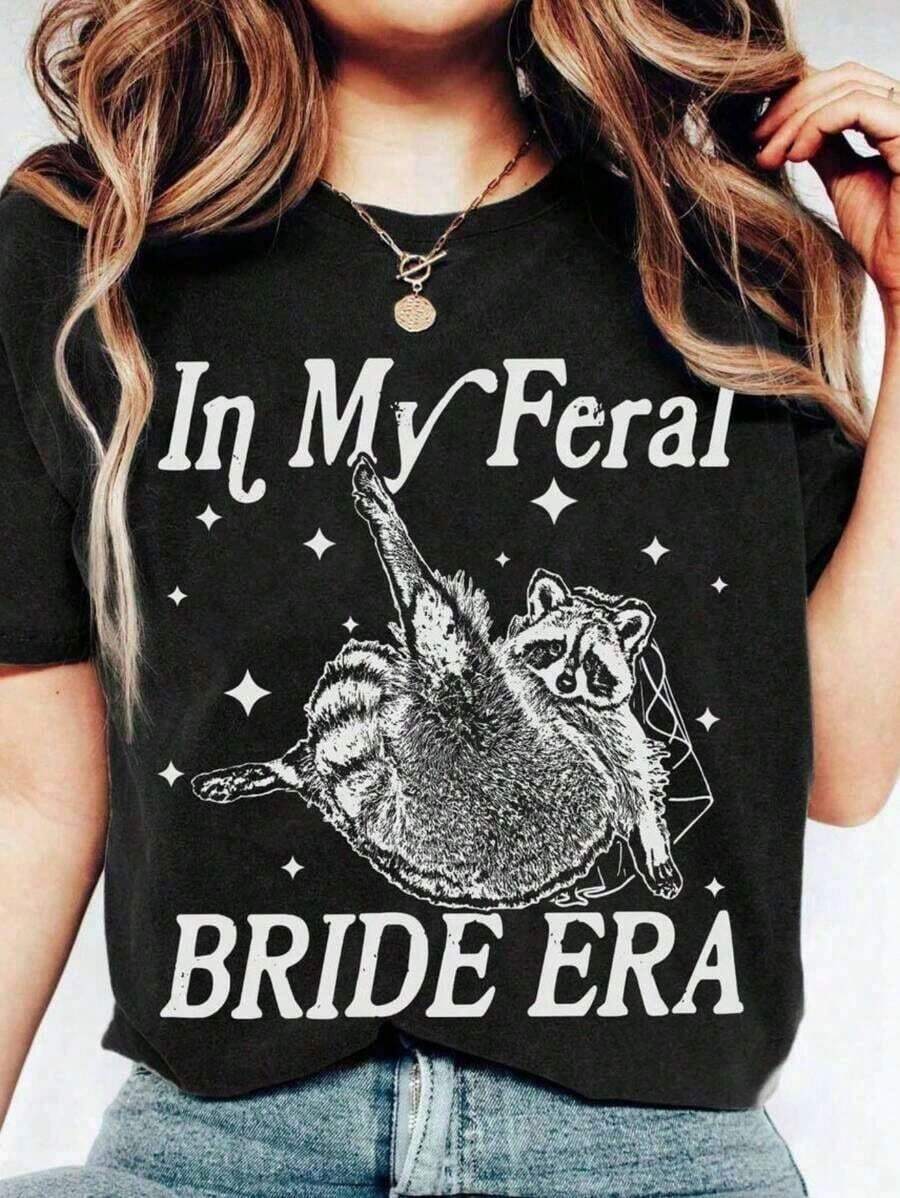 1 Piece - "In My Bride Era" T-Shirt, Funny Raccoon, Funny Bride T-Shirt, Gift For Bride-To-Be, Engagement Gift, Wedding Planning, Bridal Meme T-Shirt, Smart Casual T-Shirts, Sportswear, Breathable And Comfortable, 210g 100% Cotton, All Designs Are Printed. Unisex. - 黑色 - 查看 1
