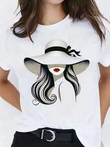 Camiseta de mujer de talla grande, manga corta, SS26, con estampado gráfico de una dama elegante con sombrero de ala ancha. - Blanco - Ver 5