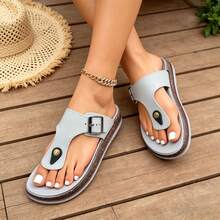 FZY Women's Minimalist Style Buckle Flat Ankle Boots - Beach Sandals With Soft Rubber Insoles, Suitable For Beach Vacations And Daily Wear, Lightweight And Slip-Resistant Summer Shoes, Available In Various Colors. These Flat Ankle Boots Are Equipped With Adjustable Metal Buckles For Personalized Fit, Made Of Soft Imitation Leather, With Textured Sole Design, Providing All-Day Comfort. These Sandals Are Perfect For Strolling On The Beach, Handling Daily Affairs Or Casual Outings. The Anti-Slip Rubber Outsole Offers Grip, And The Minimalist Design Pairs Perfectly With Dresses, Short Denim Pants Or Swimsuit Tops. Use These Versatile And Stylish Beach Sandals To Enrich Your Summer Wardrobe, Perfectly Blending Comfort With Seaside Charm. - 灰色 - 查看 4