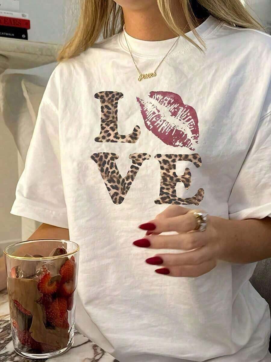 1 Piece Of Clothing For Teens, Vintage-Inspired "LOVE" Print T-Shirt - Casual Crew Neck, Leopard Print With Kiss Detail, 100% Machine Washable - Perfect For Summer, Everyday Wear. | Fun Design | Stylish Details 210g 100% Cotton, Designs Are Fully Printed. Unisex. - 白色 - 查看 1