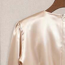 Women's V-Neck Long Sleeve Shiny Fabric Waist Cinched Flared Leg Jumpsuit - Negro - Ver 3