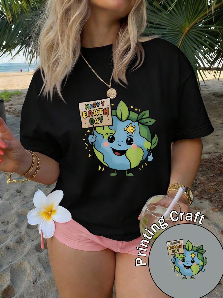 Women's Short-Sleeved Crew Neck T-Shirt, 100% Machine Washable And Easy To Care For, With A Casual Design Featuring Adorable Lettering And A Banner Print With The Phrase "Happy Earth Day". New Summer 2026 T-Shirt For Everyday Wear And Travel. - 黑色 - 查看 1