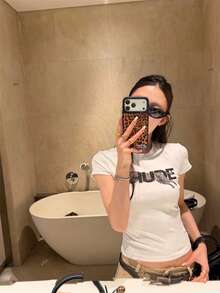 收腰圓領字母印花短袖短版T恤，修身剪裁白色休閒夏季款 - 白色 - 查看 2