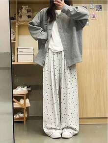 レディース ワイドパンツ ドット柄 スウェットパンツ グレー ゆったり ハイウエスト ウエストゴム 体型カバー 着痩せ 脚長効果 ガウチョパンツ イージーパンツ カジュアル ストリート ワンマイルウェア ルームウェア 部屋着 ゆる 抜け感 こなれ感 春 夏 秋 通年 大人可愛い リラックスパンツ フルレングス ロングパンツ 柔らかい 楽ちん ズボン 美脚 水玉模様 水玉柄 ボトムス お出かけ デイリー 普段着 20代 30代 40代 ラフ ゆるシルエット ストレート 落ち感 動きやすい シンプル - ライトグレー - チェックする 1