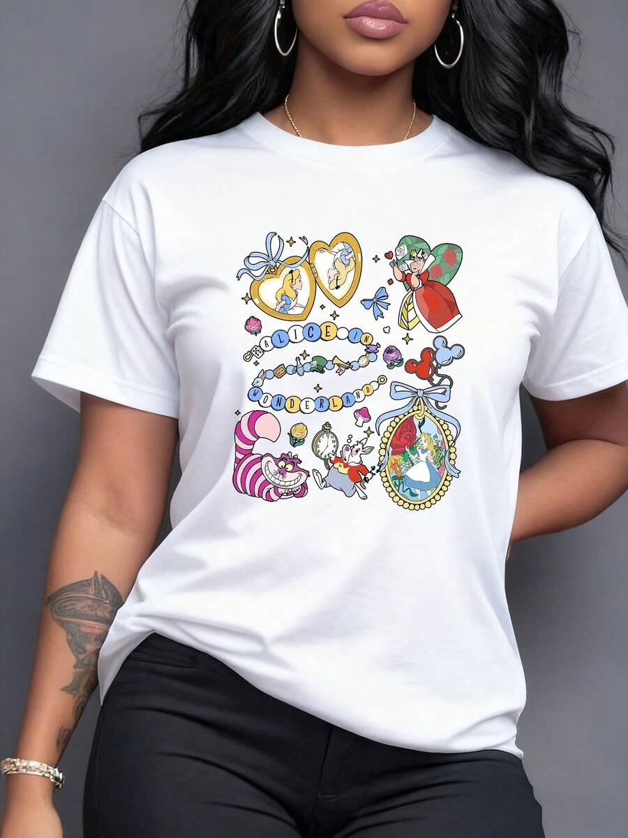 Motivos coloridos que representan un mundo mágico con relojes conejos sonrisas misteriosas y corazones que evocan aventuras fantásticas camiseta para mujer casual de manga corta cómoda y moderna - Blanco - Ver 1