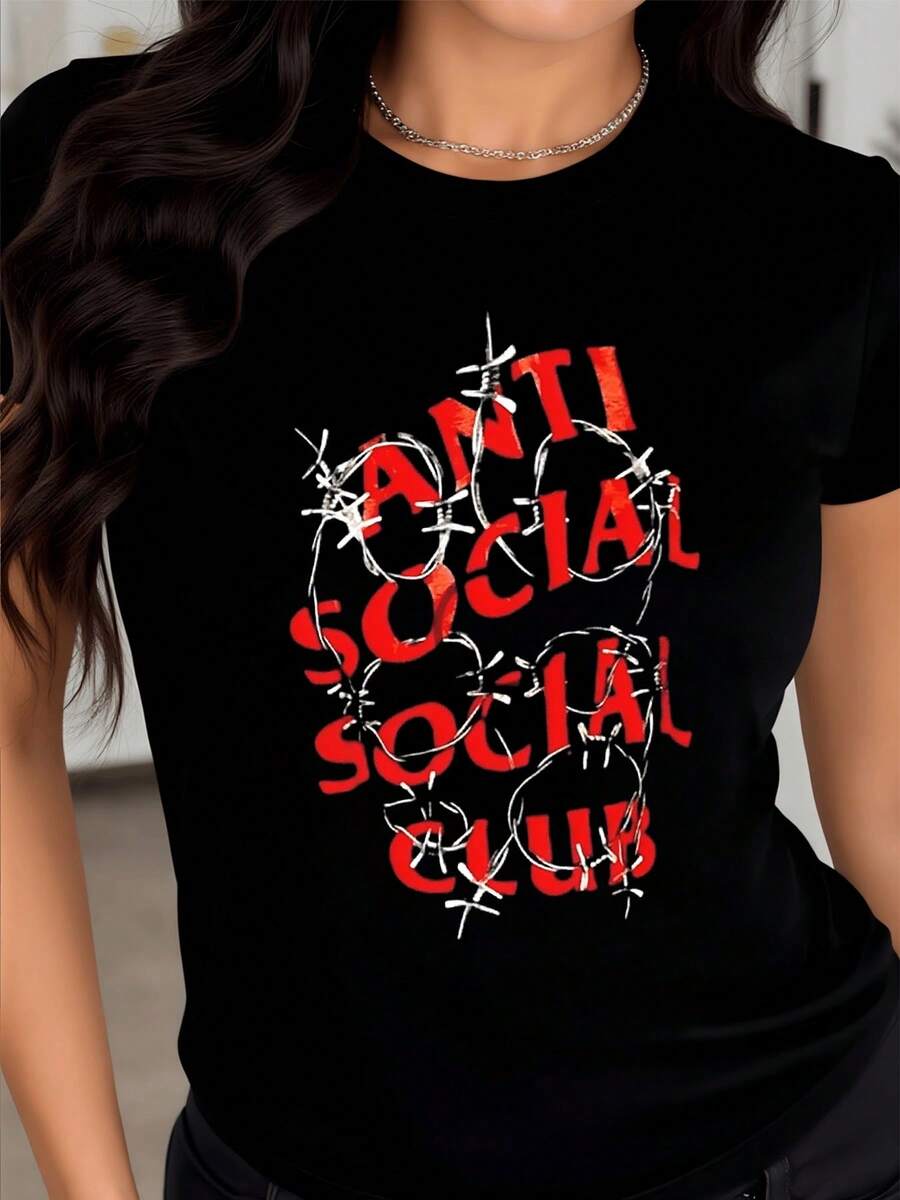 Text With Red Letters Intertwined With Barbed Wire Symbolizing A Rebellious Mind And Inner Strength That Defies Social Pressure, Showing A Modern Attitude And Free Spirit. Custom Urban Casual Women's T-Shirt - 黑色 - 查看 1