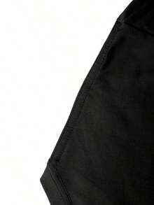 Camiseta de hombre con diseño minimalista de samurái japonés en batalla - Estampado gráfico elegante, corte regular, algodón transpirable, uso casual diario, lavable a máquina. - Negro - Ver 6