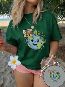 Women's Short-Sleeved Crew Neck T-Shirt, 100% Machine Washable And Easy To Care For, With A Casual Design Featuring Adorable Lettering And A Banner Print With The Phrase "Happy Earth Day". New Summer 2026 T-Shirt For Everyday Wear And Travel. - 綠色 - 查看 12