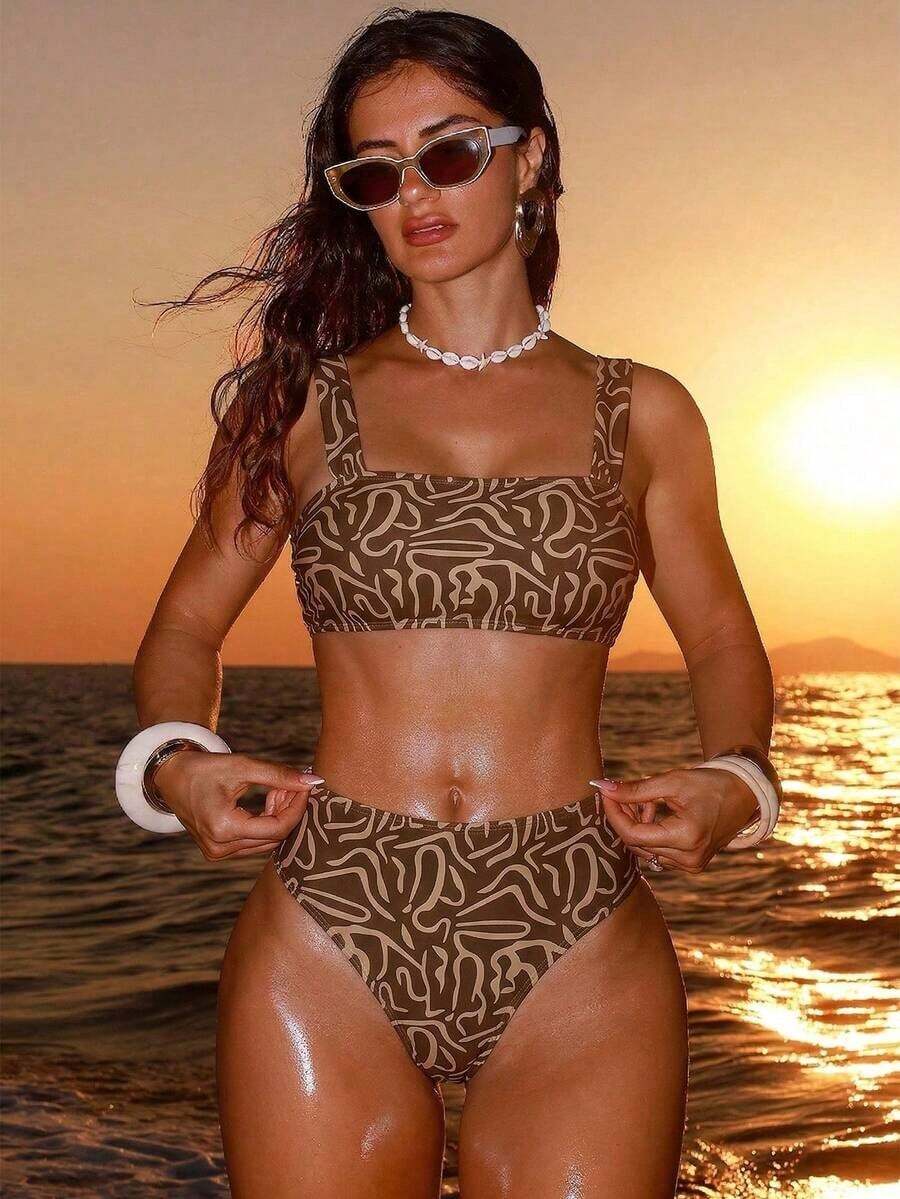 Conjunto de bikini de 2 piezas con parte superior de tirantes con estampado de color aleatorio y shorts de cintura alta para mujer, para vacaciones en la playa - Café integral - Ver 1