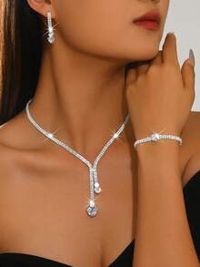 Luxuriöses Schmuckset mit Strass-Herz in Silber, bestehend aus Halskette, Ohrringen und Armband, 3 Teile. Geeignet für Hochzeit, Party, Ball, elegantes Geschenk - 1820 Silver-HB - Übersicht 2