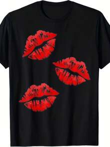 Camiseta unisex con diseño de labial rojo sobre labios besándose.Hecho de material ultra suave y transpirable, esta prenda informal es adecuada para todas las estaciones, con mangas cortas y corte regular. - Negro - Ver 6