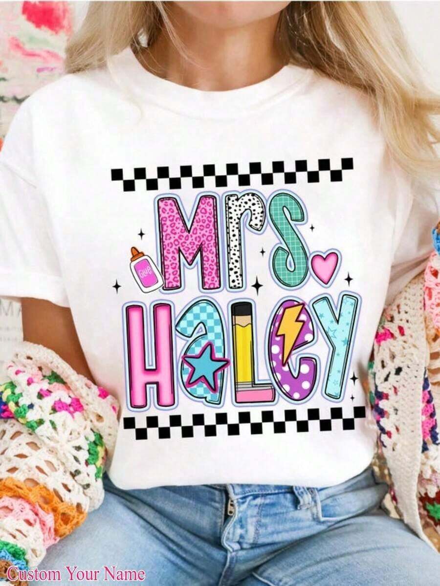 1 camia personalizada para maestros, camia de regreso a clases, camias personalizadas con el nombre del maestro, estilo preppy para el primer día de clases, camia para nuevo maestro, regalo para maestro, 100% algodón, tallas S-2XL, transpirable y cómoda. - Blanco - Ver 1