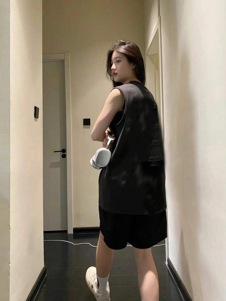 Domestic Shipping. New For Fall. Black Long-Sleeved T-Shirt For Women. Printed, Loose-Fitting, Korean-Style Top. Fall Clothing. Y2K Top. Korean Casual. Oversized. - Black - View 1