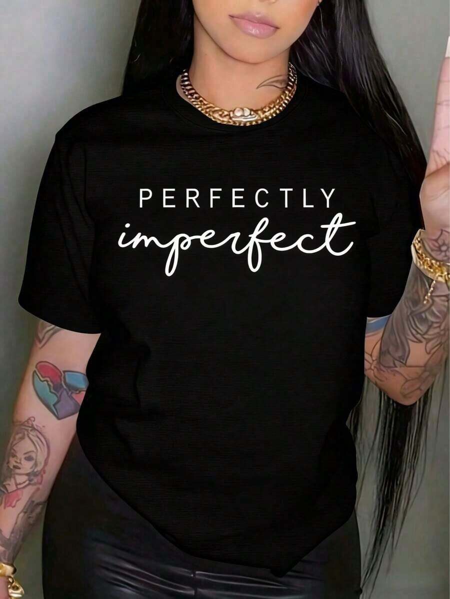 1 Piece Of Women's Short-Sleeve Crew Neck T-Shirt With "Perfectly Imperfect" Letter Print, Basic Summer Cotton-Blend Tee, Casual Style, With Minimalist Black And White Lettering, Soft Graphic Tee For Everyday Wear On The Street And In The Office. Women's Short-Sleeve Crew Neck T-Shirt With Letter Print, Everyday Casual Wear, 210g, 100% Cotton, All Designs Are Printed. Unisex. - 黑色 - 查看 1