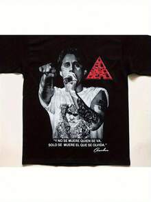Camiseta de Algodón 100% de Peso Pesado para Hombre  - Camiseta Gráfica de Rap Hip Hop con Retrato de Lil Supa y Letras en Español, Corte Regular, Cuello Redondo, para Conciertos y Ropa Urbana Diaria - Top de Moda Urbana Latina, Camiseta Hip Hop, Ropa para Conciertos, Estampado Geométrico Atrevido, Tela Duradera, Ropa para Fanáticos de la Música, Estilo Bohemio, Material Duradero, para Amantes del Estilo Urbano - Negro - Ver 1