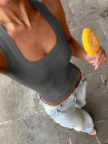 Camiseta de tirantes de mujer Floreya con cuello cuadrado, top corto casual de ajuste ceñido sin mangas, versátil para usar por sí solo o en capas, estilo minimalista francés, apto para todas las estaciones, verano - Gris Oscuro - Ver 8