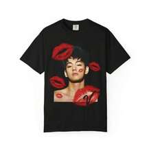 Latest Camiseta de moda para mujerCamiseta con diseño de besos de V Taehyung, camiseta para fans de ,Top de manga corta para verano,blusas para mujer,La elección perfecta para tus atuendos de San Valentín,playeras niño,Camiseta para aficionados de la Copa de Fútbol,playeras de mujer - Negro - Ver 6