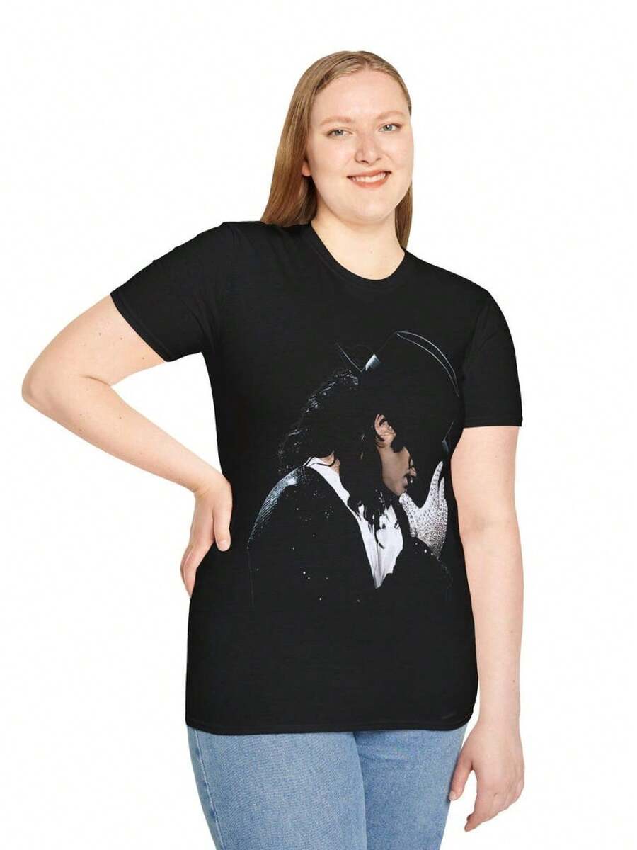 Camisa y Camiseta Casual Elegante para Mujer - 1 UnidadCamiseta Unisex de Estilo Suave de Michael JacksonCamisetas Casuales para Mujer: Una colección que incluye camisetas casuales, tops y camisetas ideales para el uso diario.Confeccionadas con tejidos ligeros y transpirables, estas prendas presentan una estética de inspiración vintage, lo que las convierte en una excelente opción tanto para la vida universitaria como para conjuntos cotidianos.Los diseños son encantadores y bonitos, con un corte cómodo y favorecedor.Gracias a su estilo clásico, tejidos suaves al tacto y sensación agradable para la piel, estas prendas poseen un distintivo aire de inspiración mexicana. - Negro - Ver 1