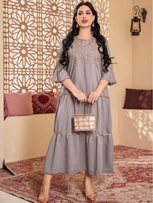 Robe arabe pour femmes gris violet avec broderie or lourde, JALABIA avec ruban tissé, col en V, patchwork de gâteau, manches cloche plissées, gris clair violet, robe élégante, tenue décontractée printemps/été 2026 - Mauve - Voir 2
