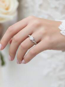 1 chiếc nhẫn cưới nữ, kiểu dáng Princess Cut Criss-Cross, bạc Sterling 925 2.6g, đá Moissanite 1 carat, phong cách Bohemian Palace sang trọng, thích hợp làm quà cưới, quà đính hôn, quà kỷ niệm ngày cưới, quà Valentine. Kèm theo giấy chứng nhận Moissanite và hộp quà thanh lịch. - Bạc - Xem 4