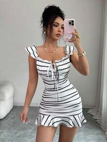 Vestido con volantes en el bajo y hombros descubiertos con estampado de lunares vintage, elegante y sexy vestido de verano con estampado floral pequeño y espalda descubierta al estilo francés - Blanco y Negro 2 - Ver 5