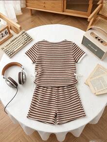 Conjunto de top con volantes en la cintura y lazo decorativo a juego con shorts minimalistas para niña - Marrón - Ver 3