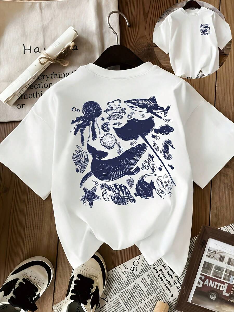 En snygg och avslappnad kortärmad t-shirt med rund hals för kvinnor, perfekt för vår och sommar, med fina marinblå tryck. - Vitt - Visa 1