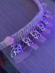Pañuelo para mascotas con estampado de leopardo rosa estilo Y2K Millennium, collar decorativo con colgante de cruz de encaje de perlas para gato y perro pequeño, collar ajustable para gato y perro - Rosa - Ver 6