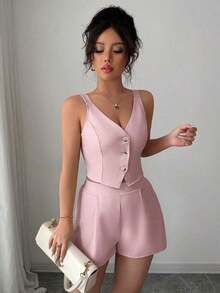 Conjunto de 2 piezas para mujer compuesto por blusa top con abertura y botones delanteros en color liso estilo minimalista y casual + pantalones cortos - Rosa - Ver 6