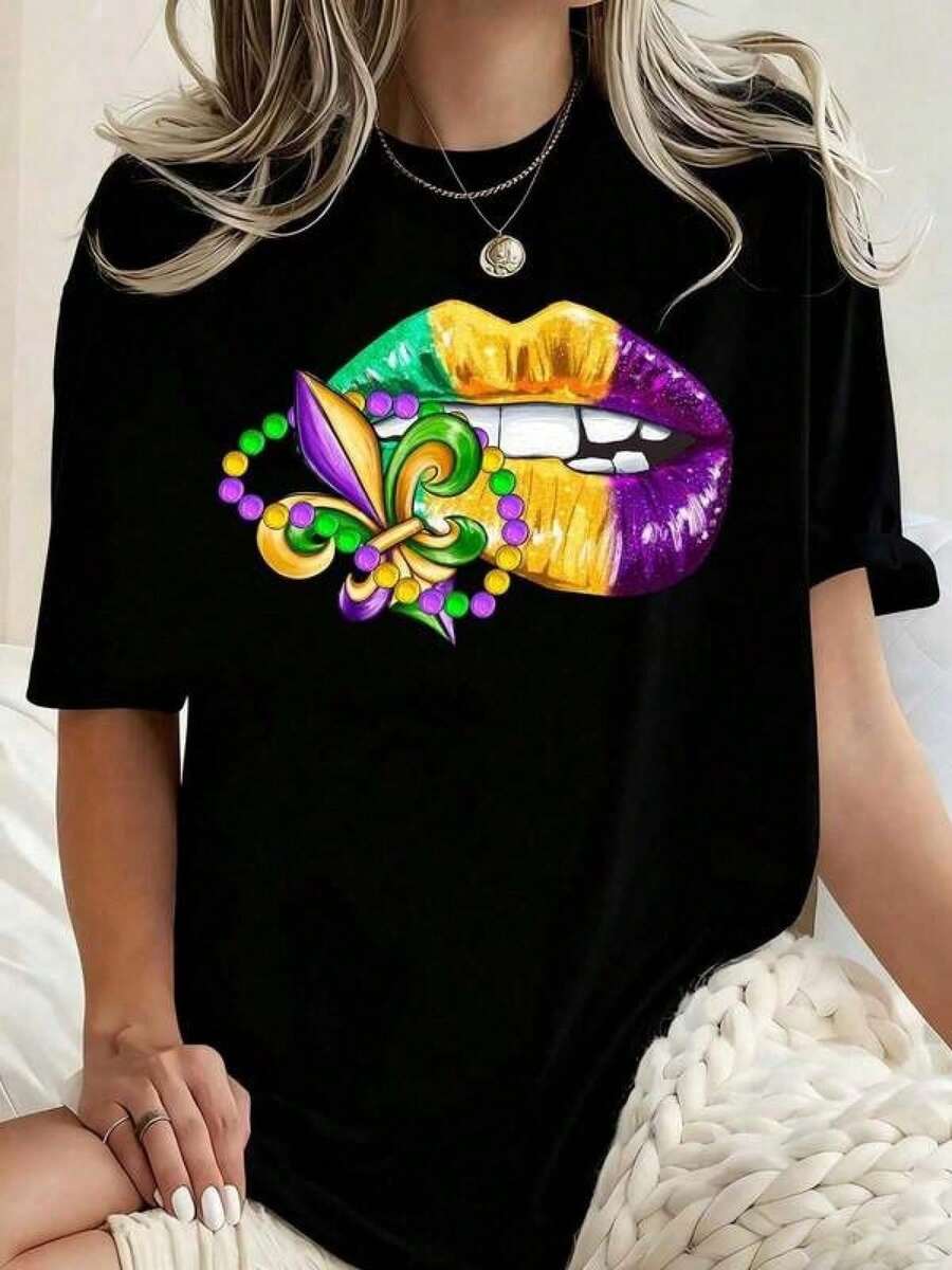 Camiseta de manga corta con cuello redondo y estampado gráfico de corte holgado para mujeres de talla grande, con labios de color, flecha de lis y cuentas. Prenda versátil, adecuada para todas las estaciones, camiseta unisex de manga corta, perfecta para salir y como regalo de Navidad. - Negro - Ver 1