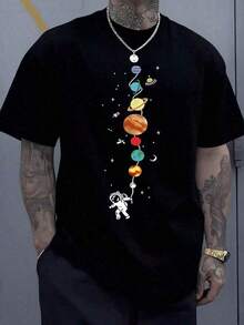 The Print Shows An Astronaut Floating In Space Holding Planet-Shaped Balloons, Symbolizing Freedom And The Dream Of Exploring The Infinite Universe And The Human Connection With The Stars. T-Shirt, 100% Cotton, Soft And Comfortable For Everyday Wear And Urban Adventures. H5UV - 黑色 - 查看 8