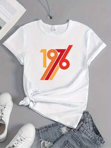A Cute And Super Cool 1976 Graphic Print Crew Neck T-Shirt, Perfect For Women's Spring And Summer Casual Activewear. Adorable Animal Print, Fun Letter Print, Versatile Streetwear, Summer Outdoor Wear Or Everyday Wear, Daily Wear For Sweet Girls Or Students, Cool And Sweat-Free Summer Clothing - 白色 - 查看 2
