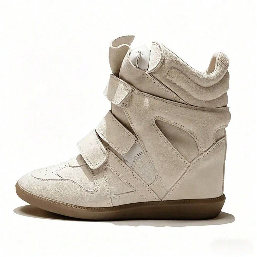 New Women's Sports Shoes From The ISA 2026 Series In A Retro Style With A Round Toe. French Color-Blocking Technique For Sophisticated Details. Thanks To The Subtle, Beveled Insole With Integrated Heel Lift, They Are Versatile And Practical – Perfect For Everyday Wear And Dates.