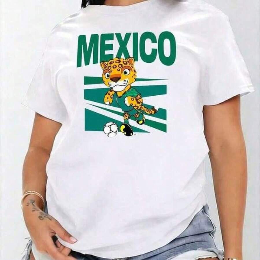 Camiseta con Gráfico de Mascota del Equipo de Fútbol de México - Camiseta Casual de Cuello Redondo y Manga Corta con Divertido Dibujo Animado de Jugador de Fútbol Kicking un Balón de Fútbol Blanco y Negro en un Jersey Verde Azulado - Diseño de Pelo Naranja Amarillo Vibrante con Manchas Negras y Ojos Verdes sobre Fondo Negro con Tres Franjas Verdes Ascendentemente - Camiseta Suave, Cómoda y Transpirable para el Verano - Perfecta para el Día del Partido del Campeonato Mundial. Ropa de Mujer / Ropa de Mujer de Uso Diario / Blusas, Camisas y Camisetas de Mujer / Camisetas de Mujer Ropa Deportiva Básica para Mujer Playeras Cortas para Hombre - Blanco - Ver 1