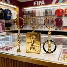 FIFA مجموعة هدايا تذكارية من 3 قطع لكأس العالم 2026 في الولايات المتحدة/المكسيك/كندا، تشمل شعار عسكري ذهبي، قلادة كأس دوارة وقلادة كأس، تصميم ذهبي فاخر عالي الجودة - متعدد الألوان - مشاهدة 4