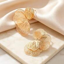 1 par de pendientes de aro con diseño de pétalos metálicos huecos, de estilo floral, para mujer, en color dorado y plateado, ligeros y elegantes, para uso diario, bodas, fiestas, Día de la Madre, graduación, accesorio de verano con estilo - Dorado - Ver 4