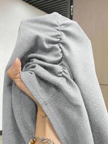 Camiseta de mujer de manga corta de cuello redondo y unicolor, minimalista y de moda para el verano - Gris Claro - Ver 3