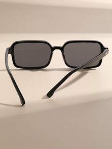 1 Pair Personalized Fashion Women's Sunglasses, Featuring A Rectangular Small Frame Design, Versatile Streetwear Style, Classic And Eternal, Suitable For Daily Life, Carnival Parties, Music Festivals, Street Photography, Weekend Outings, Family Trips, Fits All Face Shapes, Also Suitable For Back To School, College Style, Campus Looks - Black - View 4